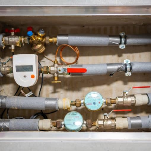 pipe and valve system with electronic leak detector