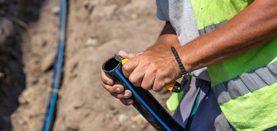 professional repairing undergorund waterline